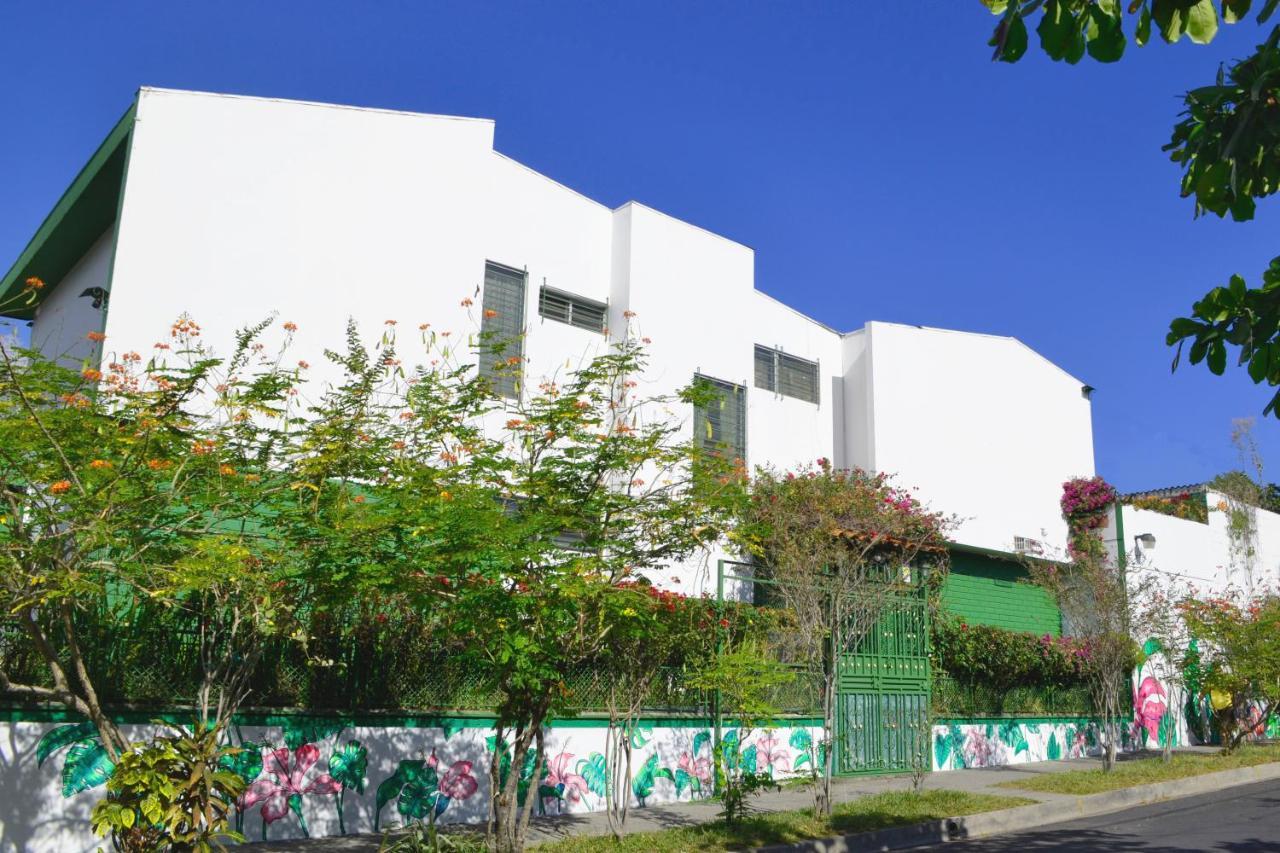 Hotel Oasis San Salvador Extérieur photo